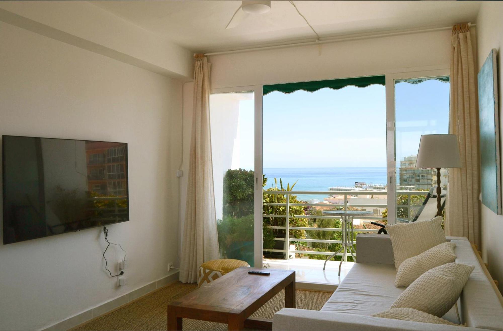 Light-Filled Apartment With Sea Views 托雷莫利诺斯 外观 照片