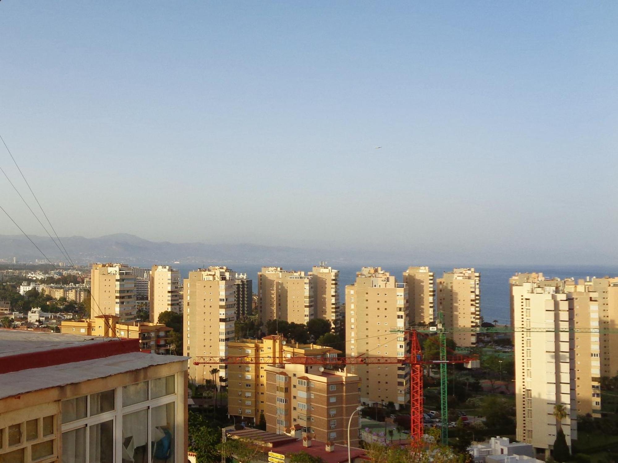 Light-Filled Apartment With Sea Views 托雷莫利诺斯 外观 照片