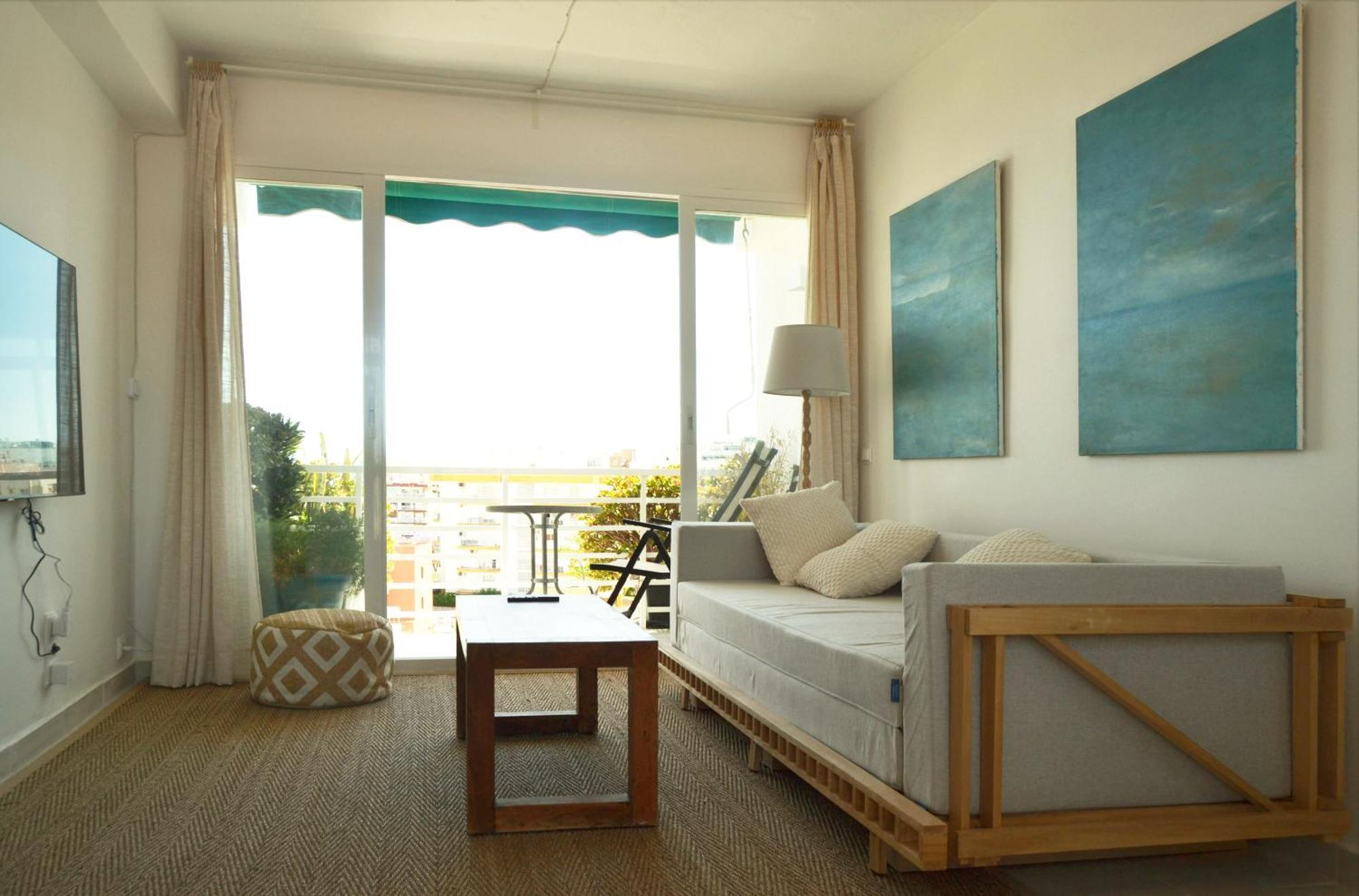 Light-Filled Apartment With Sea Views 托雷莫利诺斯 外观 照片