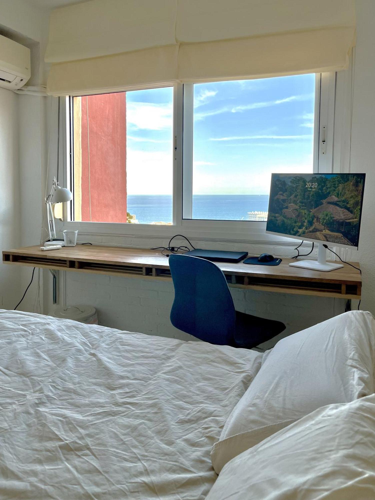 Light-Filled Apartment With Sea Views 托雷莫利诺斯 外观 照片
