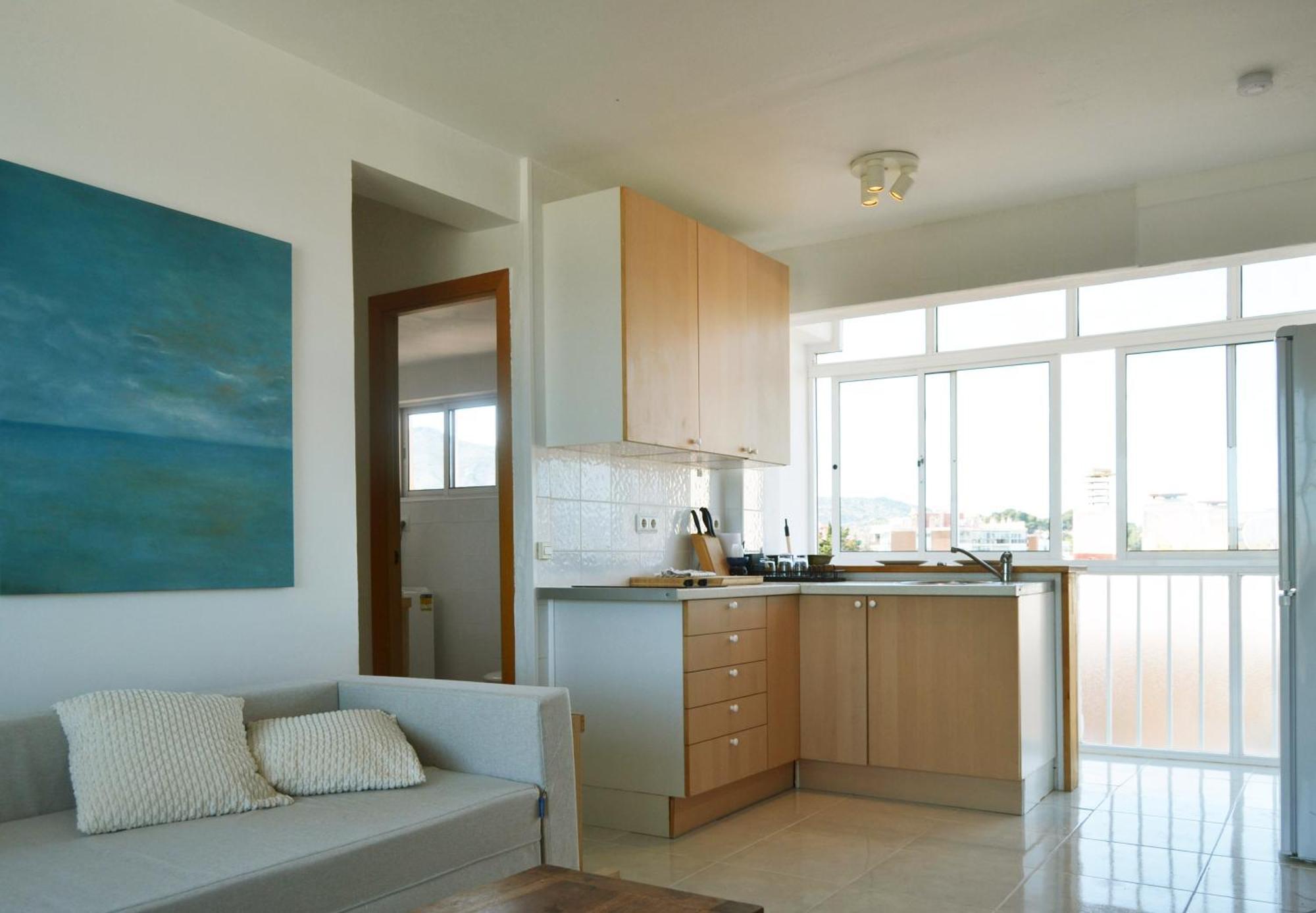 Light-Filled Apartment With Sea Views 托雷莫利诺斯 外观 照片